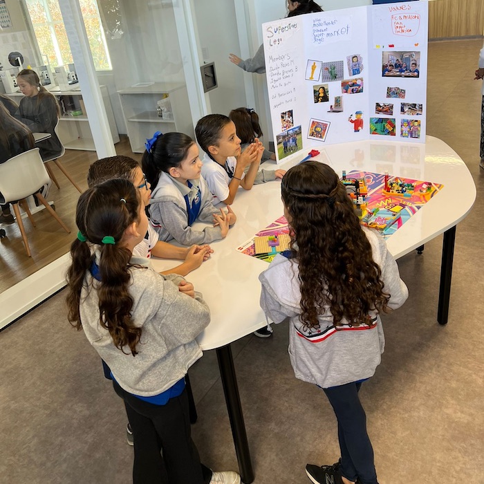 Lincon School - Nosotros