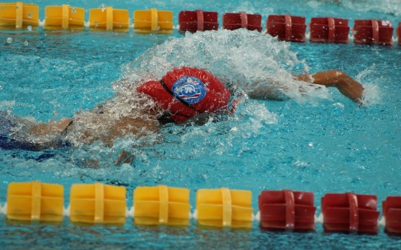Trojans logran insuperable participación en AASCA Swimming and Tennis