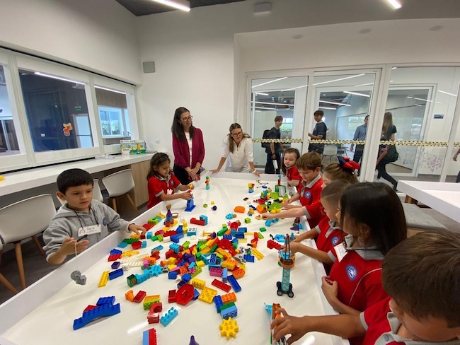 Lincon School - Nosotros